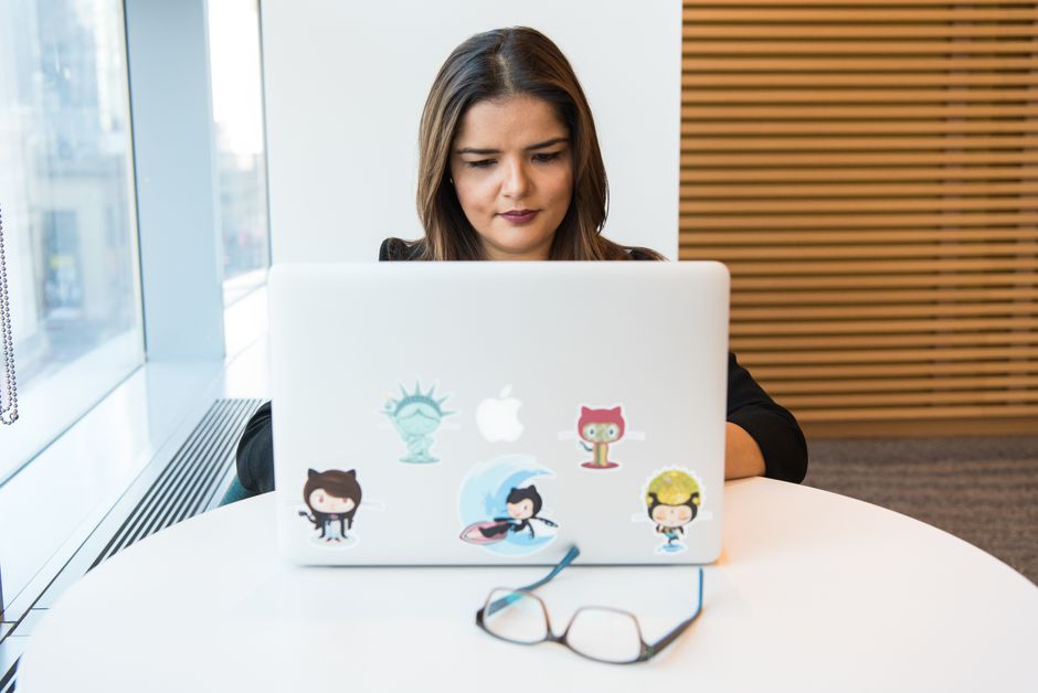 A focused digital marketing expert working in a bright, modern office, illustrating the professional strategy behind the modern SEO playbook.